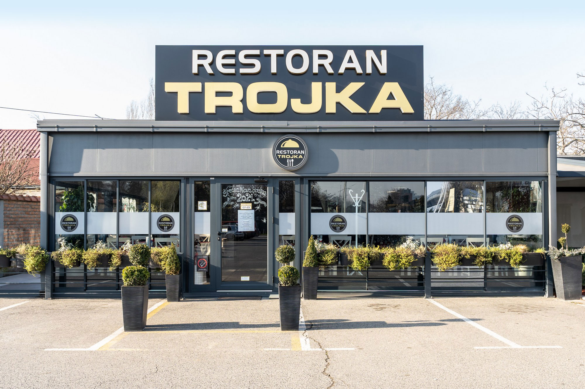 trojka_front